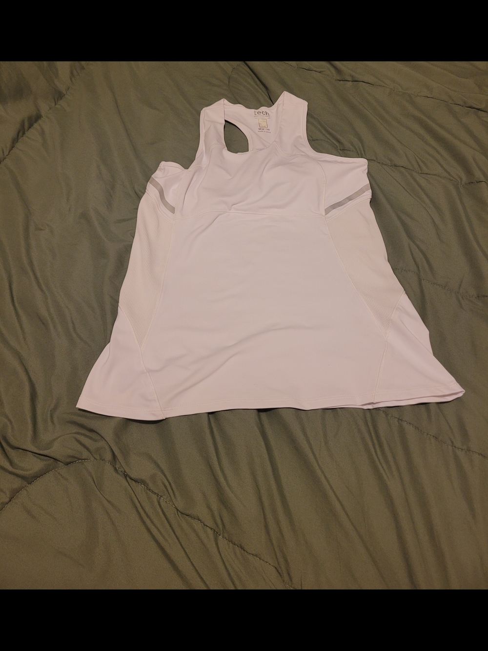 Lucky in Love Loeuf poche White Racerback Performance Tank